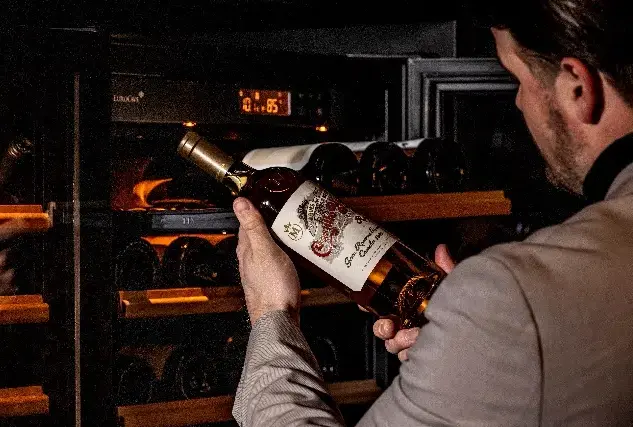 Afbeelding van wijnkamer van restaurant De Burgemeester